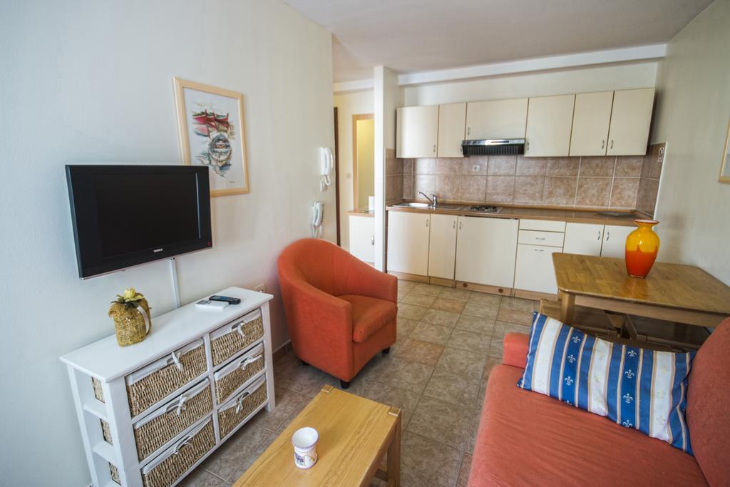 Aparthotel Castrum Novum Novigrad Istria Chambre photo